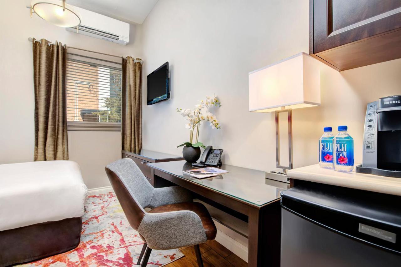 Willowdale Hotel Toronto North York Room photo
